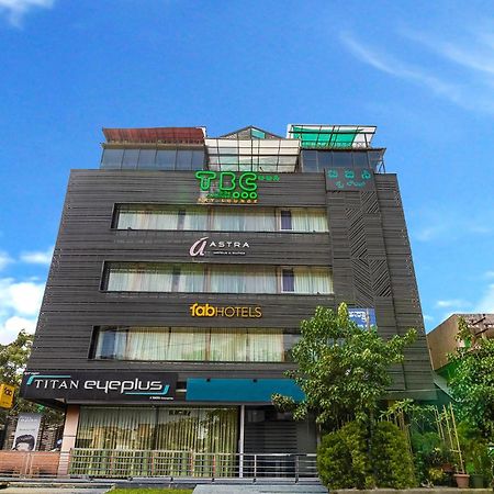 העיר בנגלור Fabhotel Astra Suites - Hsr Main Road מראה חיצוני תמונה